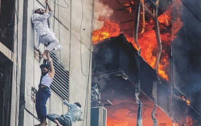 Число жертв пожежі в Бангладеш значно зросло