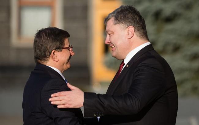 Порошенко и Давутоглу обсудили укрепление безопасности в Черноморском регионе