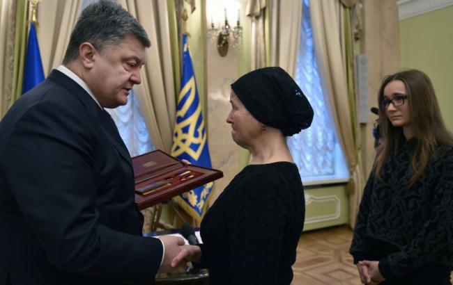 Порошенко посмертно присвоил звание Героя Украины активисту Майдана Виктору Орленко