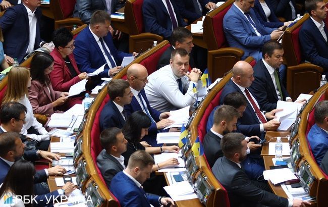 Рада приступила к рассмотрению закона о снятии депутатской неприкосновенности