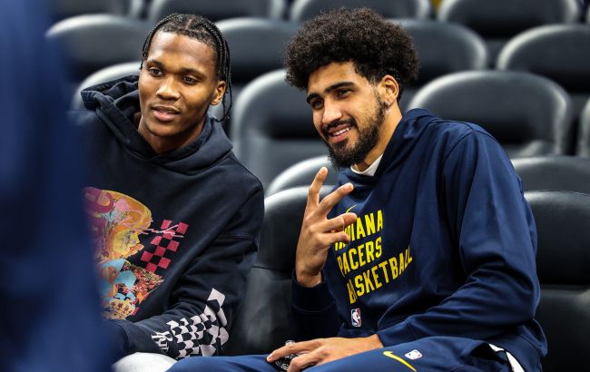 "Сліпий" аллей-уп з розкішним завершенням форварда "Індіани" навколо осі: момент дня в НБА