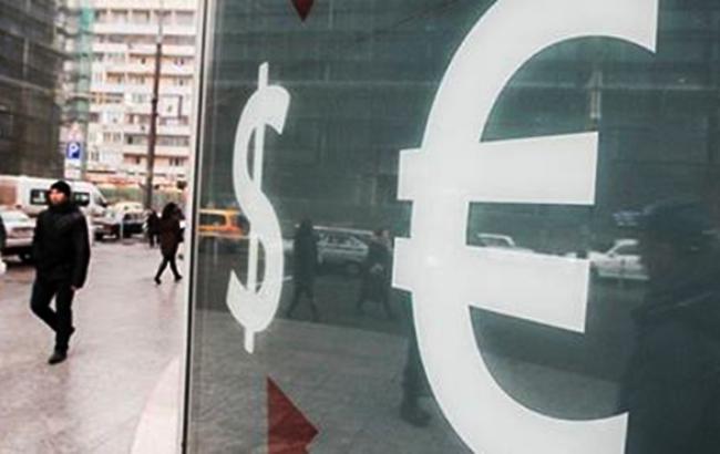 НБУ 15 грудня знизив курс гривні ще на 5 коп. - до 15,76 грн/дол