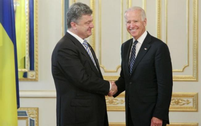 Порошенко и Байден обсудили доставку гумпомощи жителям контролируемых боевиками территорий Донбасса