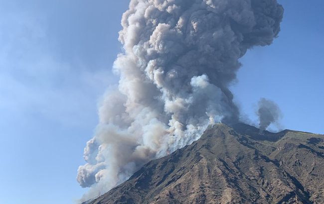На Сицилии закрыли часть авиапространства из-за извержения вулкана