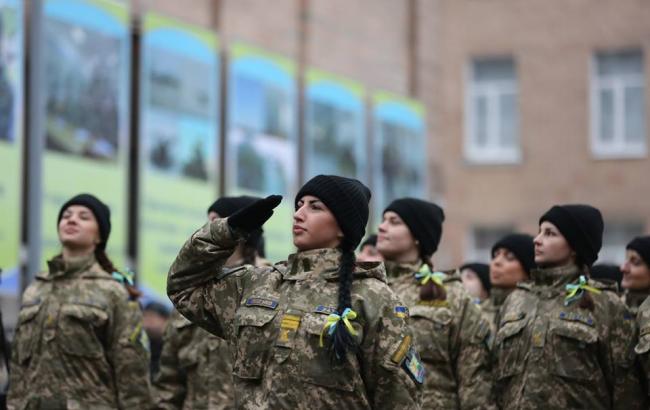 У Міноборони розповіли скільки жінок служать на Донбасі