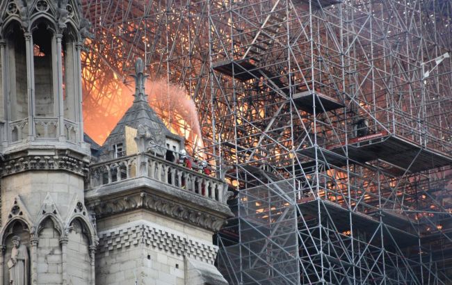 При пожежі в Нотр-Дам де Парі ніхто не постраждав