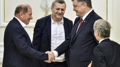 Порошенко вручив Умерову й Чийгозу ордени "За заслуги"