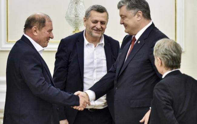 Порошенко вручив Умерову й Чийгозу ордени "За заслуги"