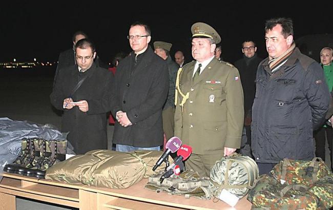 Чехия передала Украине помощь для ВСУ