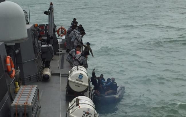 На месте крушения лайнера AirAsia нашли уже 34 тела