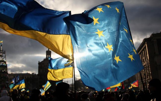Украине на пути в Евросоюз мешают коррупция, олигархи и бедность, - опрос в ЕС