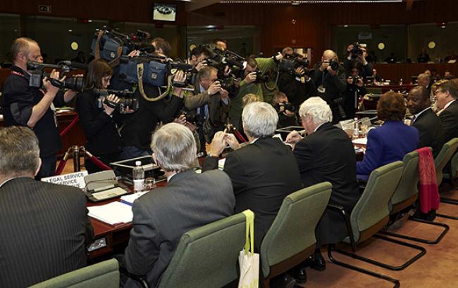 Главы МИД стран ЕС 19 января обсудят стратегию отношений с Россией