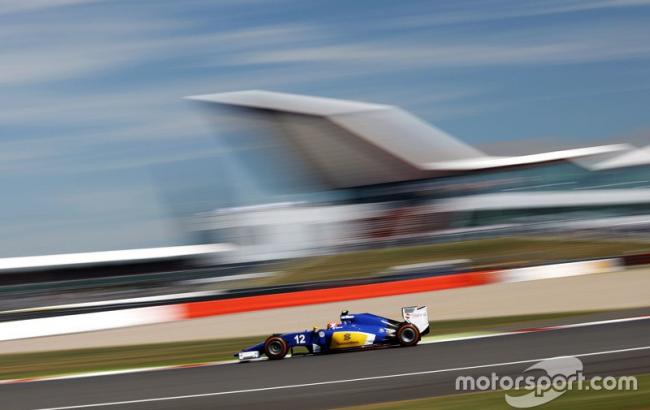 На "Гран-прі Великобританії" перемогу святкує Льюїс Хемілтон