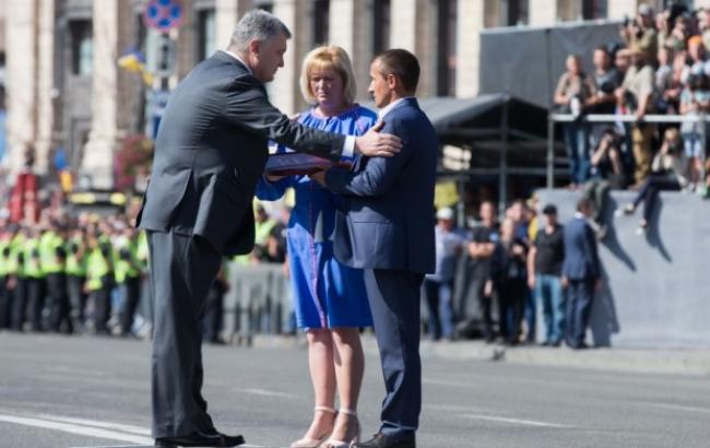 День Незалежності 2018: під час параду українські бійці та їх родини отримали високі нагороди