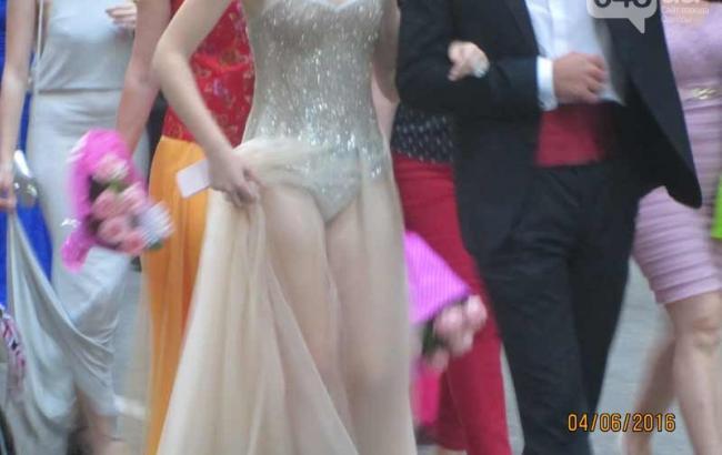 В Одеській області випускниця "вразила своїм вбранням
