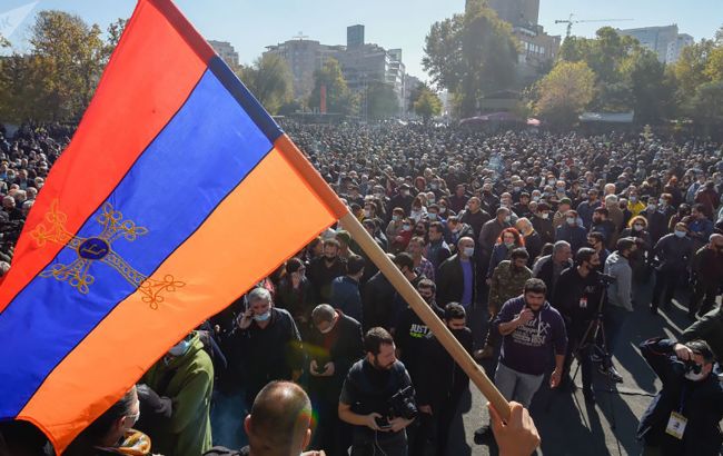 В Ереване начались стычки протестующих с полицией