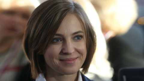 Поклонская внезапно заговорила на украинском, театрально зачитав стихи Скрябина