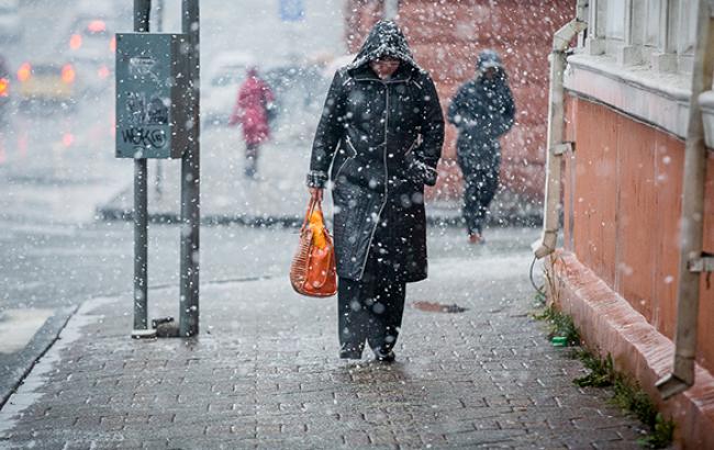 Погода на завтра: на більшій частині України мокрий сніг, температура підніметься до +9