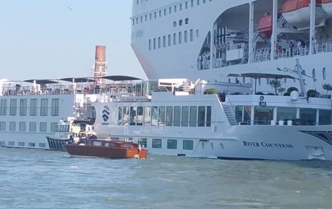 В Венеции столкнулись круизный лайнер и теплоход
