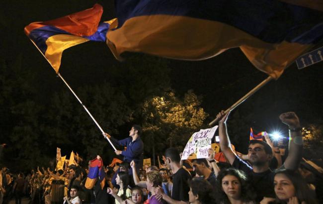 Протест в Армении: полиция перекрыла малый центр Еревана