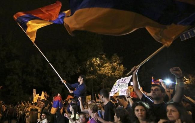 Протест в Ереване: участников, объявивших голодовку, госпитализировали