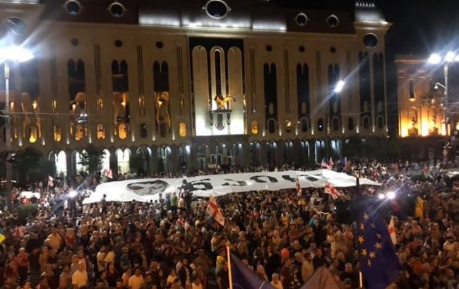 Десятий день протестів у Грузії завершився без сутичок