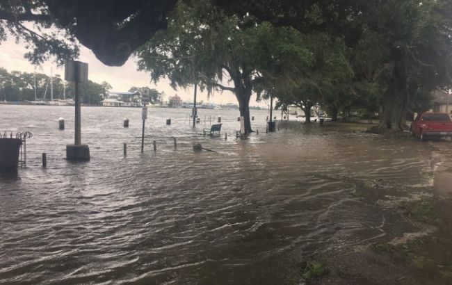 Ураган "Барри" ослабел до уровня тропического шторма