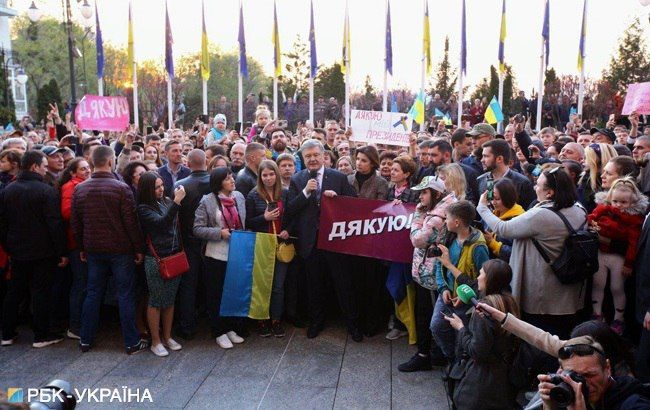 Через год, то через год: Порошенко чувственно обратился к украинцам (фото)