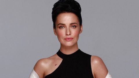 Шикарная женщина: Даша Астафьева эффектно позировала в ванне с цветами