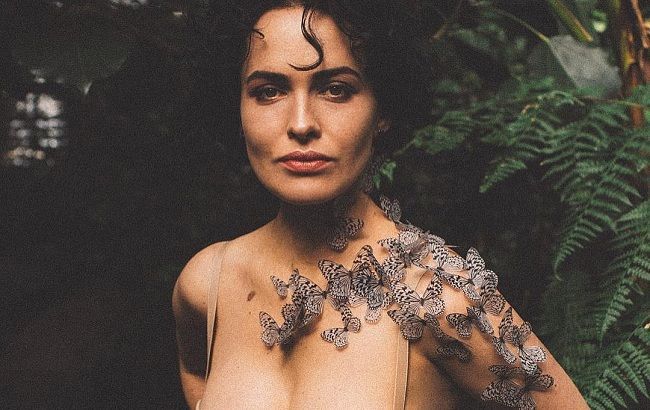 "Хочу ділитися собою": чуттєва Даша Астаф'єва повністю оголила груди