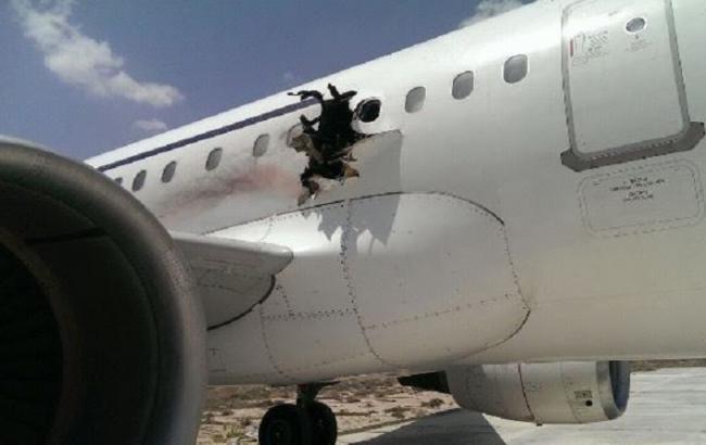 На борту Airbus А321, який здійснив екстрену посадку в Сомалі,  виявили сліди вибухівки