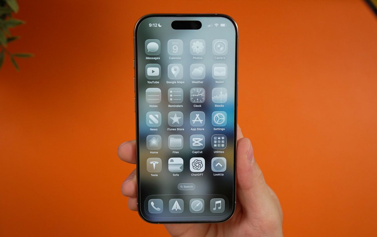 Як увімкнути ефект Liquid Glass в iOS 26 і оновити вигляд домашнього екрана