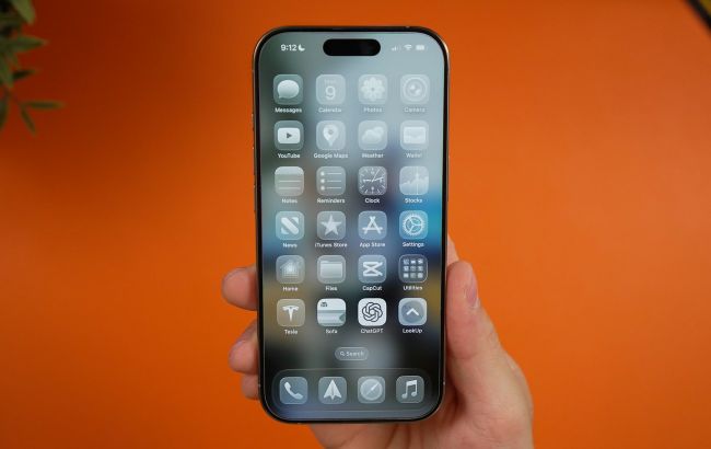 Як увімкнути ефект Liquid Glass в iOS 26 і оновити вигляд домашнього екрана