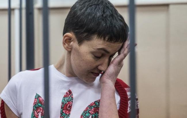 Савченко будет голодать еще как минимум две недели, - адвокат