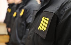 Керівник оборонного заводу здав його на брухт і купив елітні авто: деталі афери