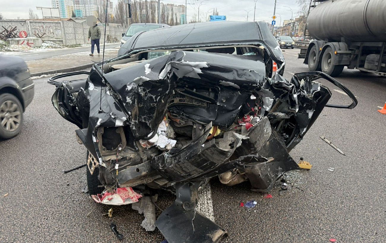 У Києві військовий влаштував ДТП: загинула жінка, діти - в лікарні