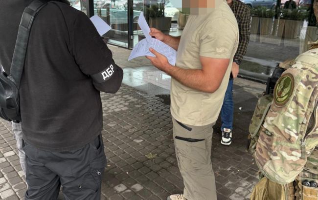 Сломал челюсть капеллану и ребро подполковнику: ДБР задержало военного из "Скелі"