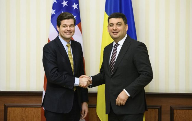 Помічник держсекретаря США Мітчелл прибув до України