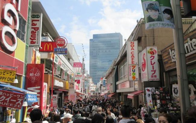 В Японии террорист на фургоне въехал в толпу людей