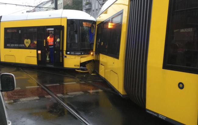 В Берлине столкнулись два трамвая, десятки пострадавших