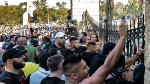 На Кипре протест против ограничений из-за коронавируса перерос в беспорядки