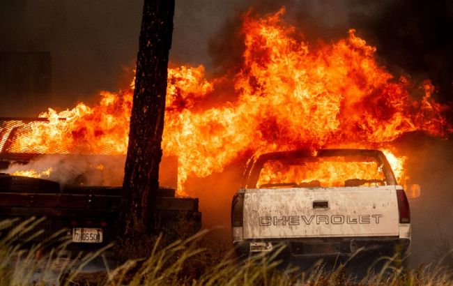 В Калифорнии пожары охватили город, эвакуировали свыше 16 тысяч человек