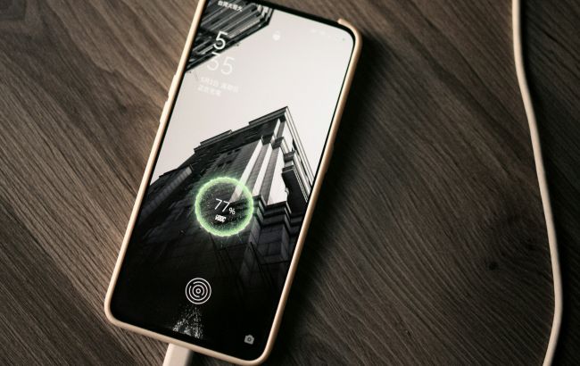 На скільки відсотків потрібно заряджати смартфон, щоб батарея прослужила довше: це важливо знати всім