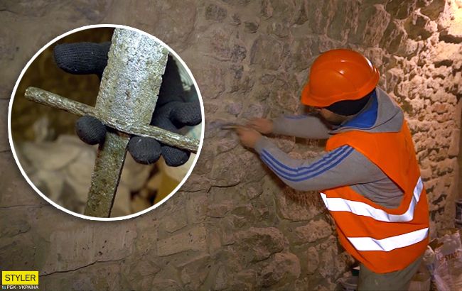 У львівському підземеллі знайшли меч воїна-хрестоносця: в мережі скандал