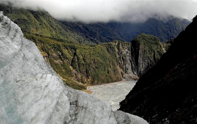 В результате крушения вертолета в Новой Зеландии погибли семь человек