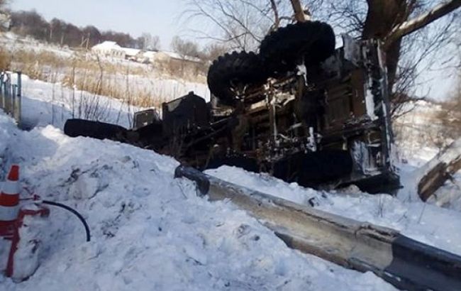 В Черкасской области грузовик ВСУ с боеприпасами слетел в кювет