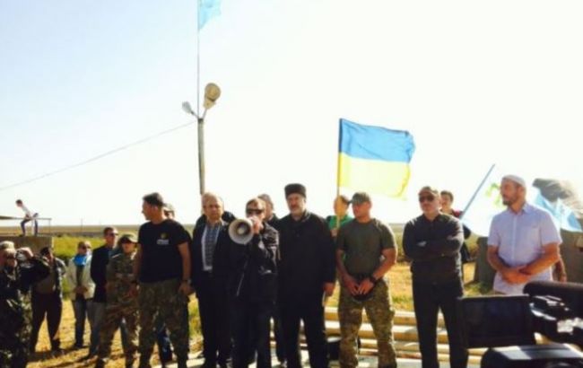 У Херсонській обл. перед продовольчою блокадою Криму проходить мітинг