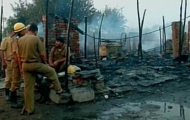 Масштабный пожар в столице Индии уничтожил 400 домов