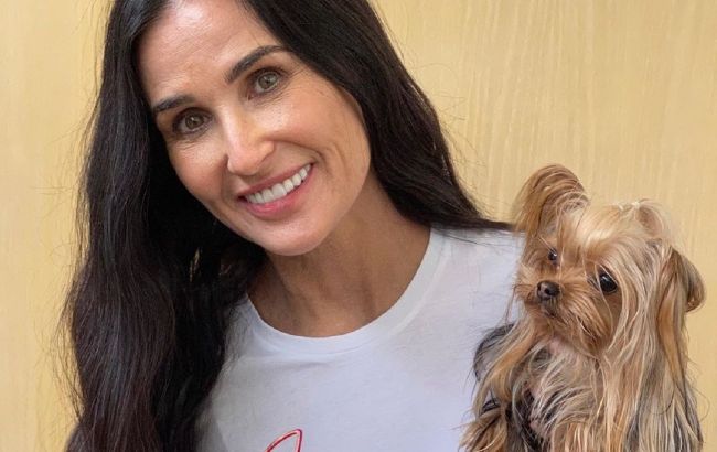 Вызов старению: 57-летняя Деми Мур в роскошном платье поразила цветущим внешним видом