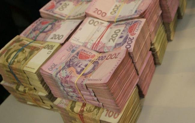 Главе Нацкомисии по ценным бумагам отец подарил почти 2 млн гривен